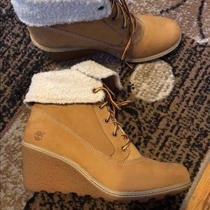 Timberland woman wedge size 10. Accepting offers.